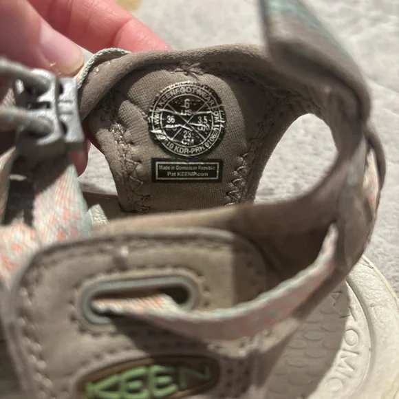 WOMEN'S KEEN WHISPER TAUPE/CORAL WATERPROOF HIKING/BEACH SANDAL SIZE 6 - Picture 2 of 8